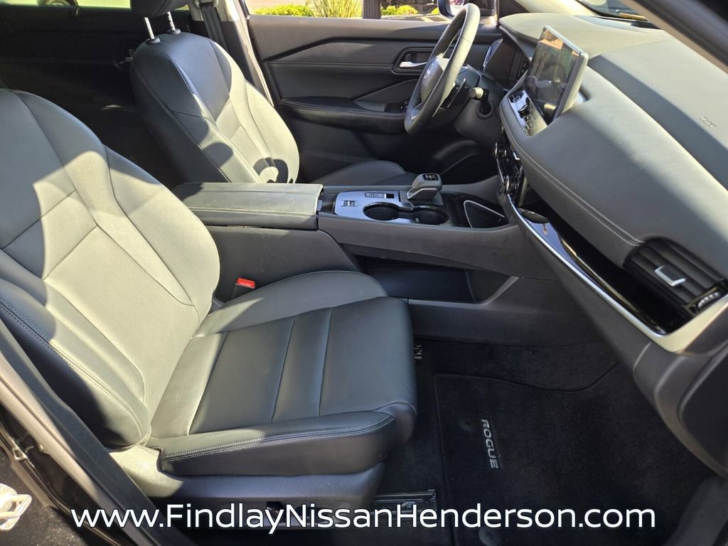 Used 2025 Nissan Rogue SL w/ Tech Package image 17