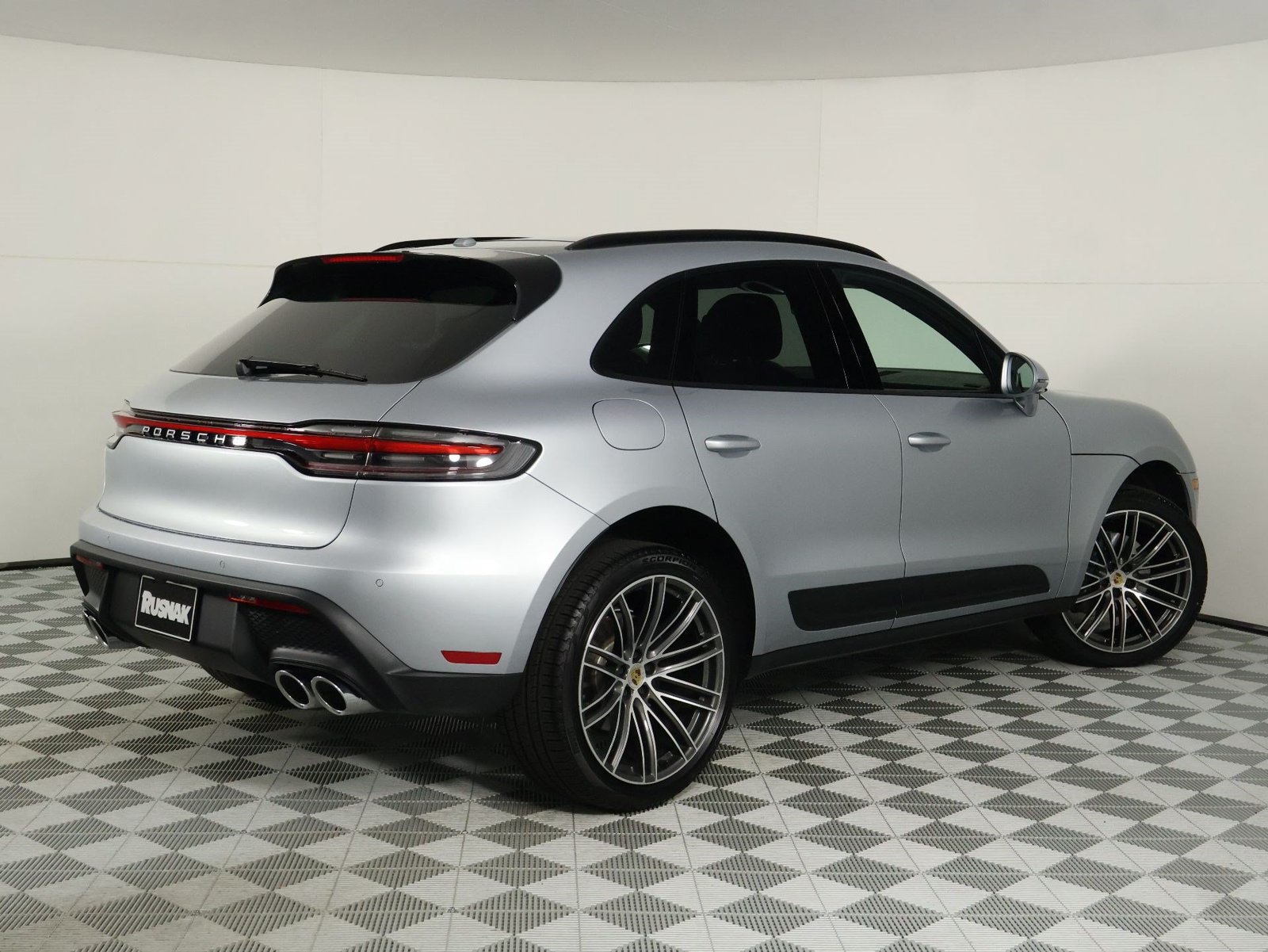Certified 2026 Porsche Macan AWD/4WD image 7