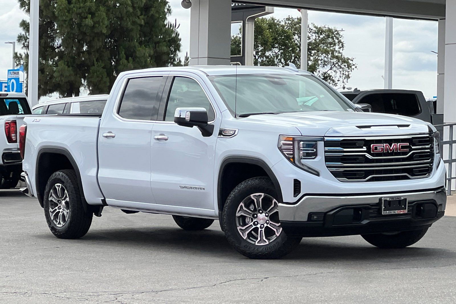 New 2026 GMC Sierra 1500 SLT w/ SLT Convenience Package AWD/4WD image 2