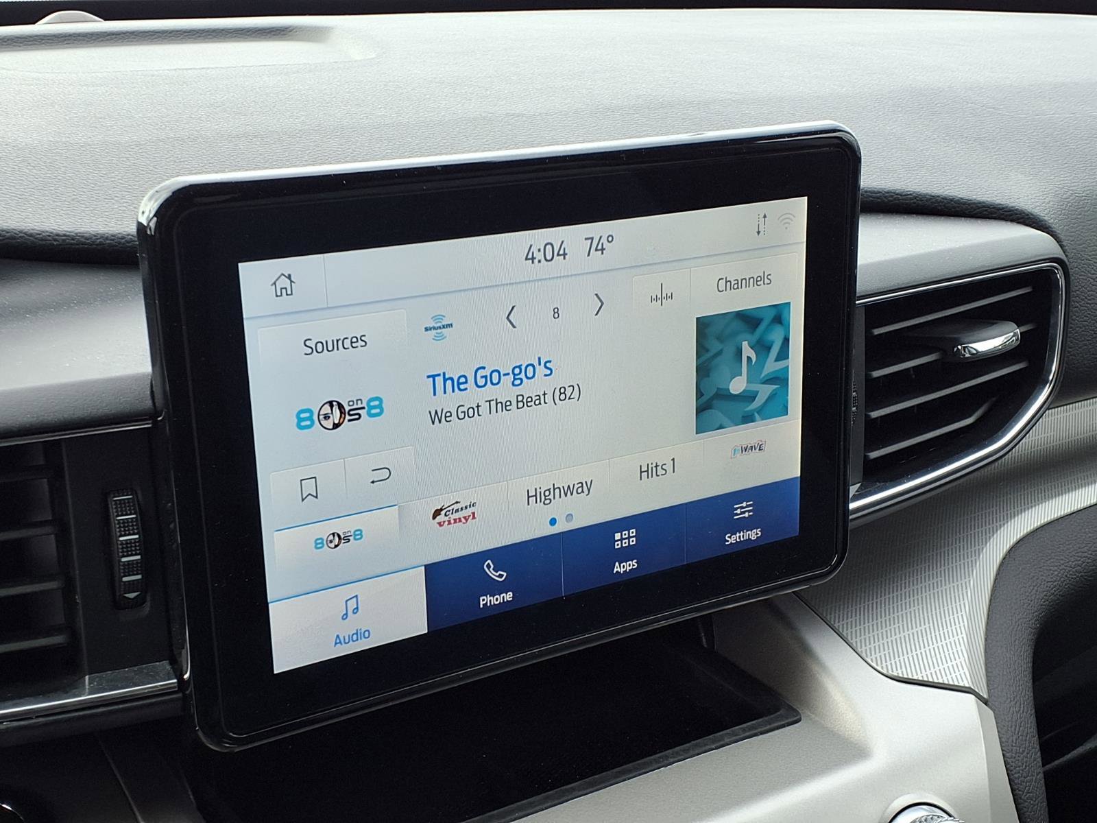 Used 2021 Ford Explorer XLT w/ Equipment Group 202A AWD/4WD image 5