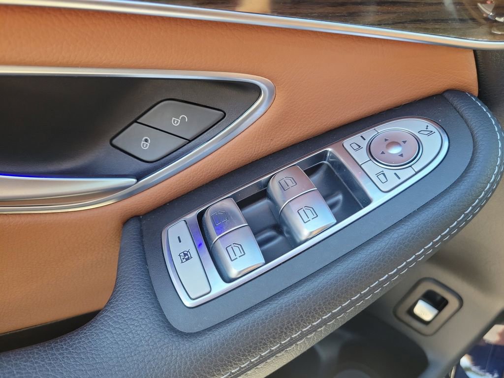 Used 2021 Mercedes-Benz GLC 300 image 21