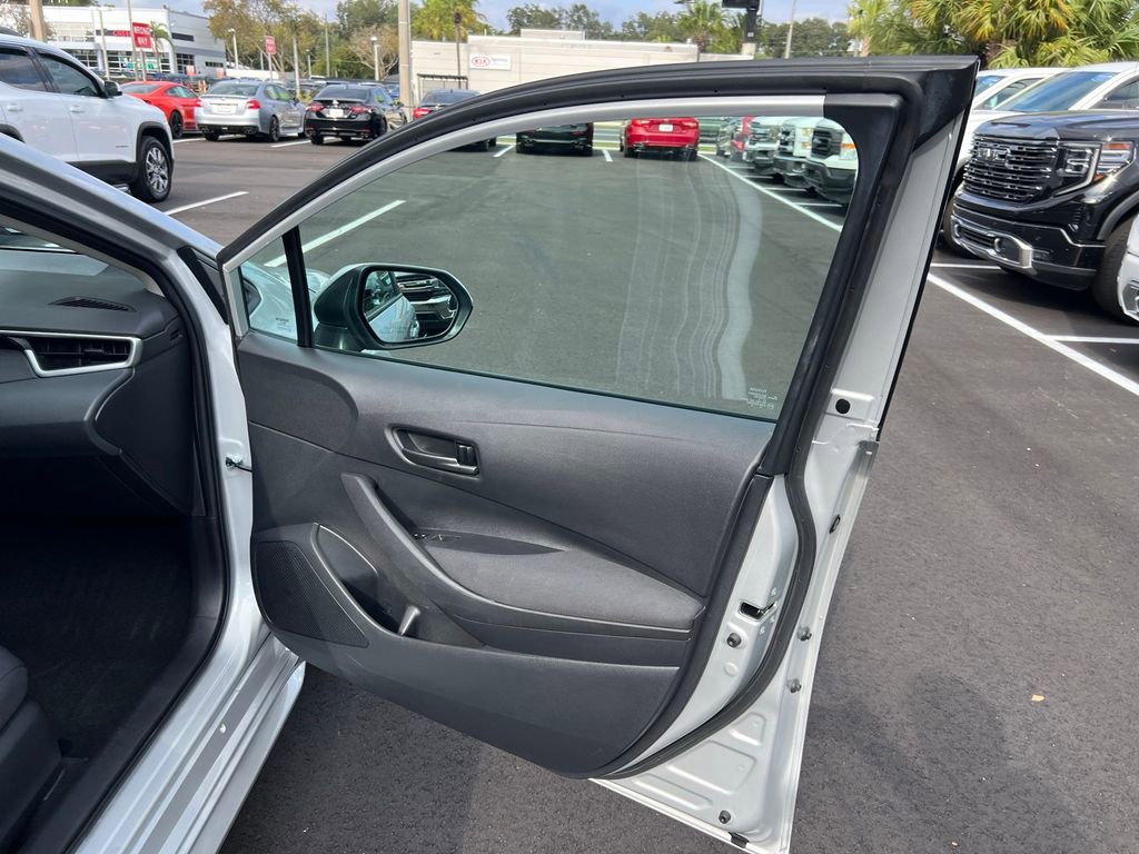Used 2022 Toyota Corolla LE FWD image 44