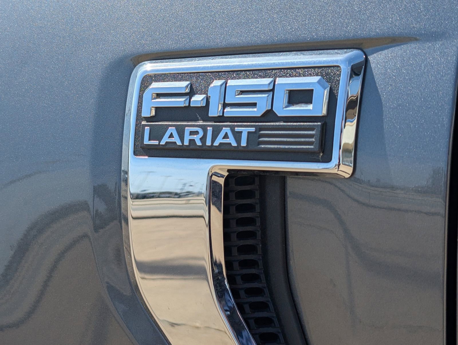 Used 2025 Ford F150 Lariat w/ Equipment Group 501A Mid image 8