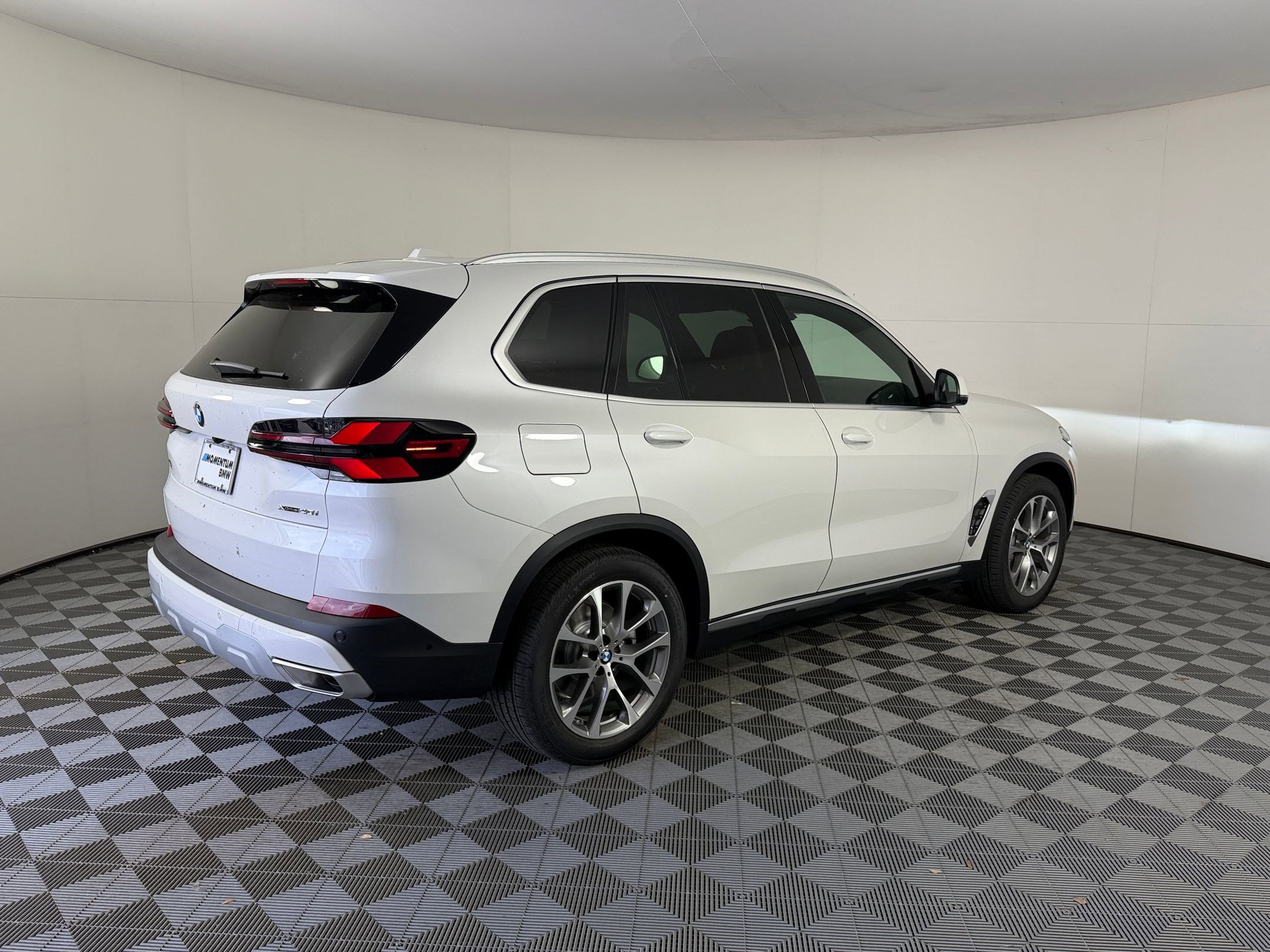 New 2026 BMW X5 xDrive40i w/ Climate Comfort Package image 9