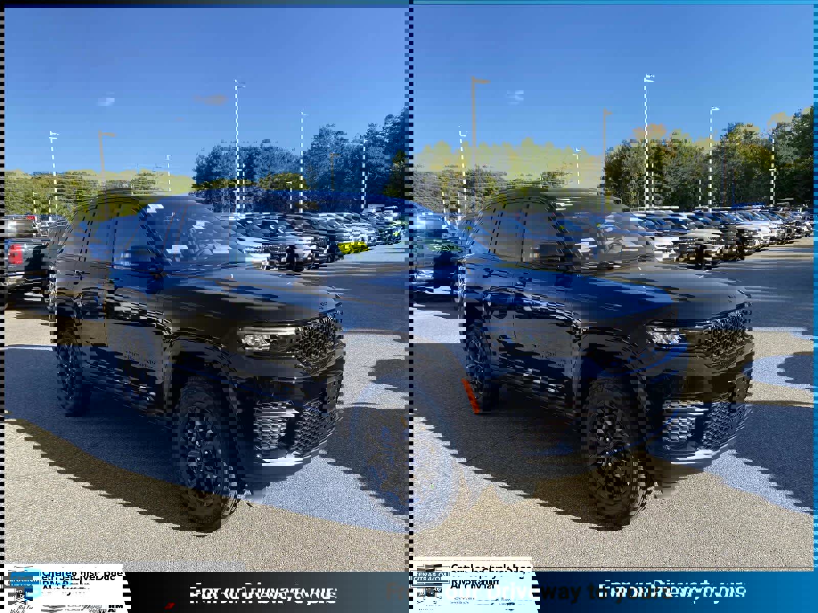 New 2025 Jeep Grand Cherokee Laredo image 1