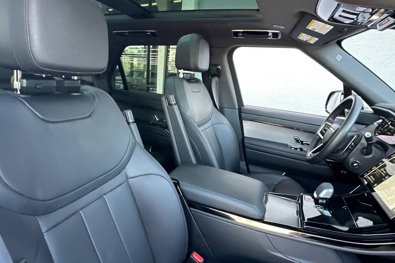 Certified 2025 Land Rover Range Rover Sport image 30