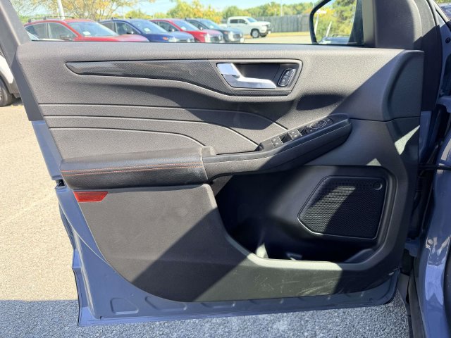 Used 2025 Ford Escape ST-Line Select AWD/4WD image 14