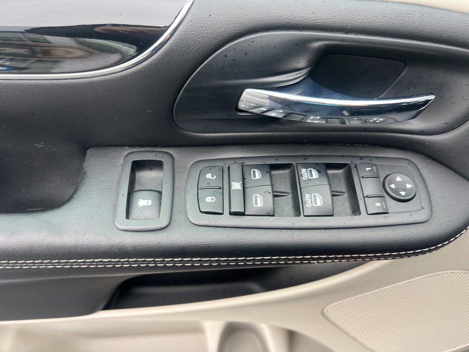 Used 2014 Dodge Grand Caravan SE FWD image 12