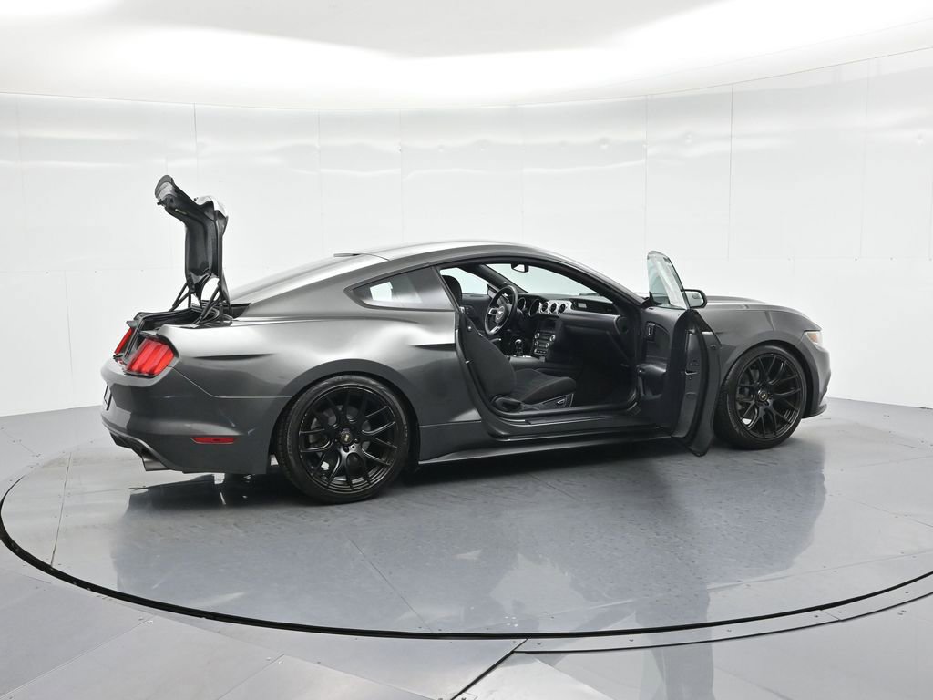 Used 2015 Ford Mustang Coupe RWD image 4