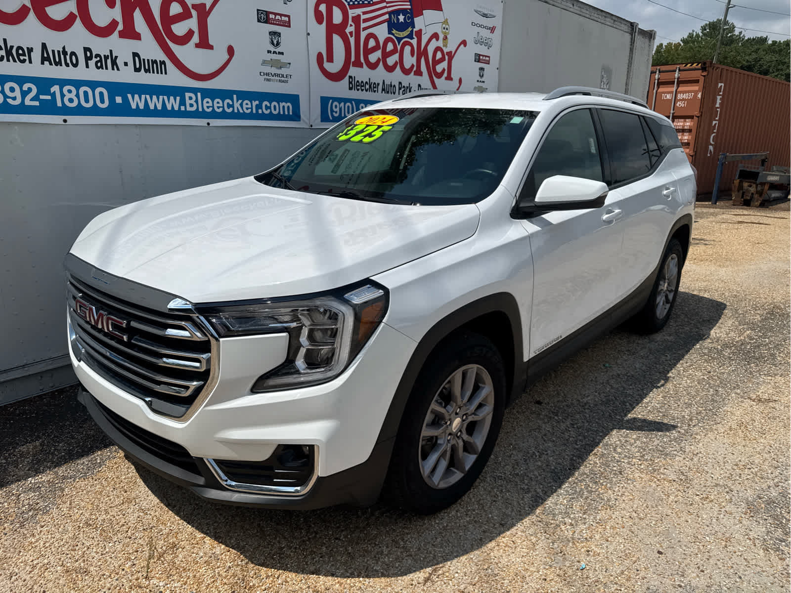 Used 2024 GMC Terrain SLT AWD/4WD image 6