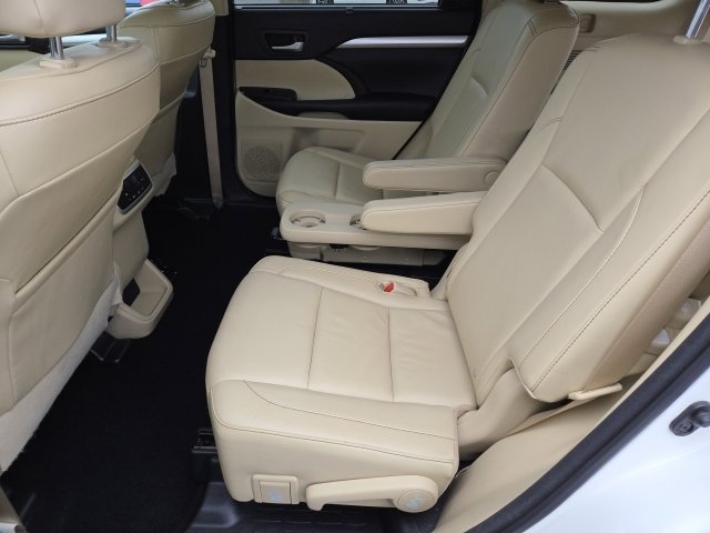 Used 2015 Toyota Highlander XLE AWD/4WD image 14