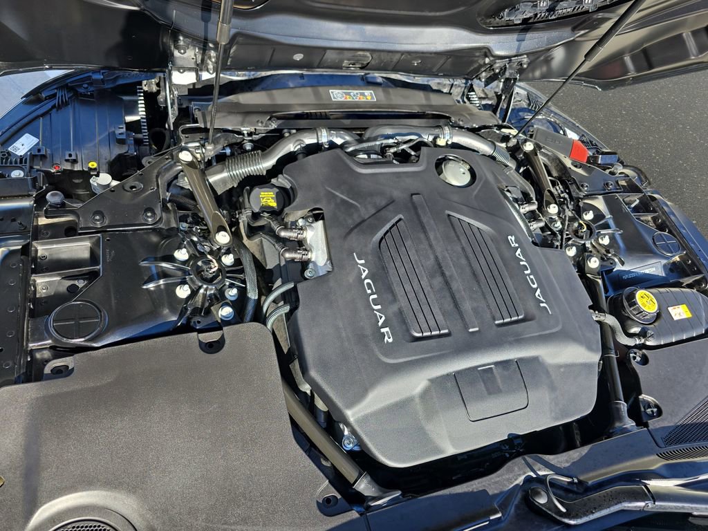 Certified 2022 Jaguar F-TYPE R image 28