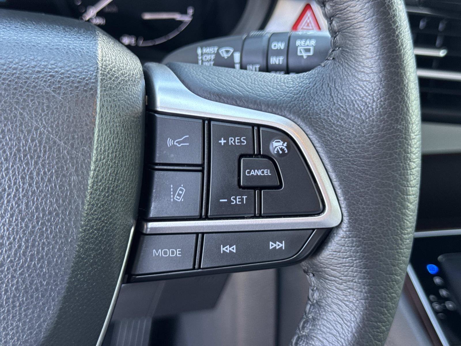 Used 2022 Toyota Sienna XLE FWD image 12
