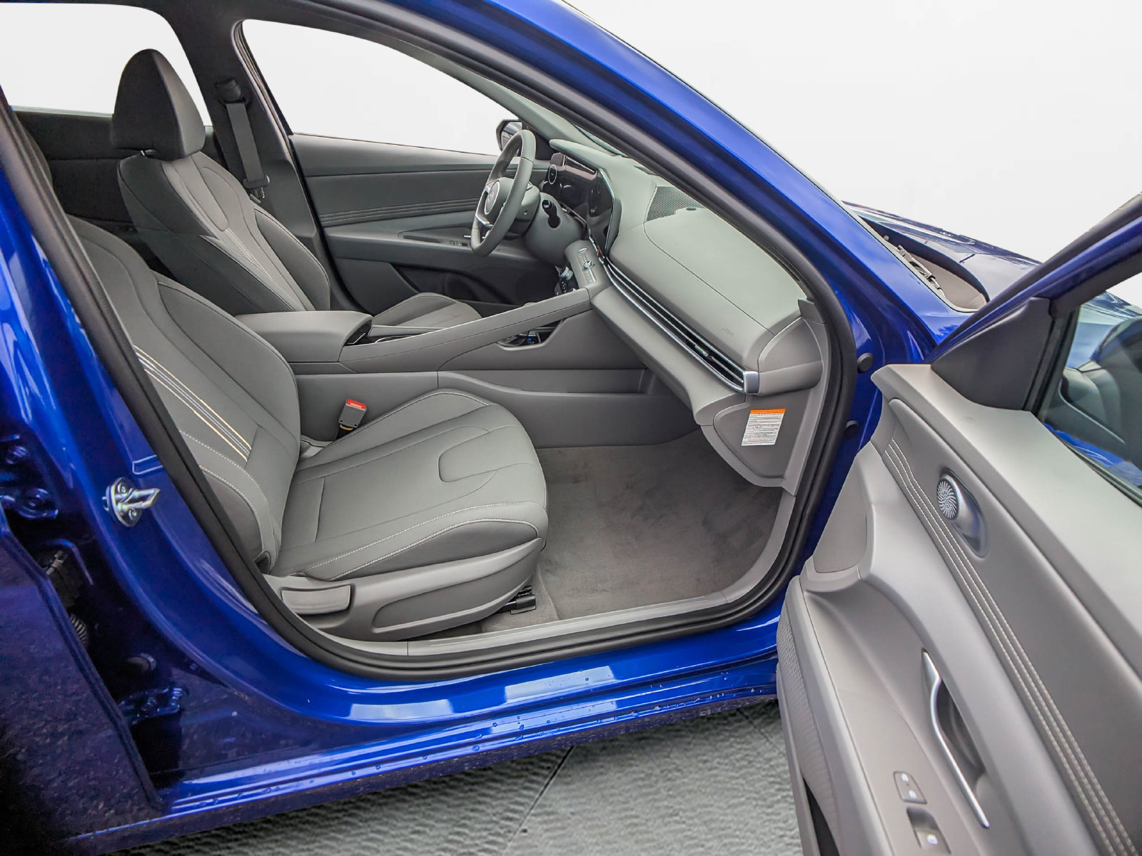 Used 2025 Hyundai Elantra SEL FWD image 13