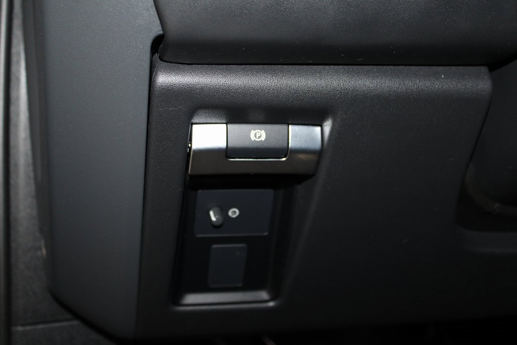 Used 2025 Land Rover Defender 110 X-Dynamic SE image 10