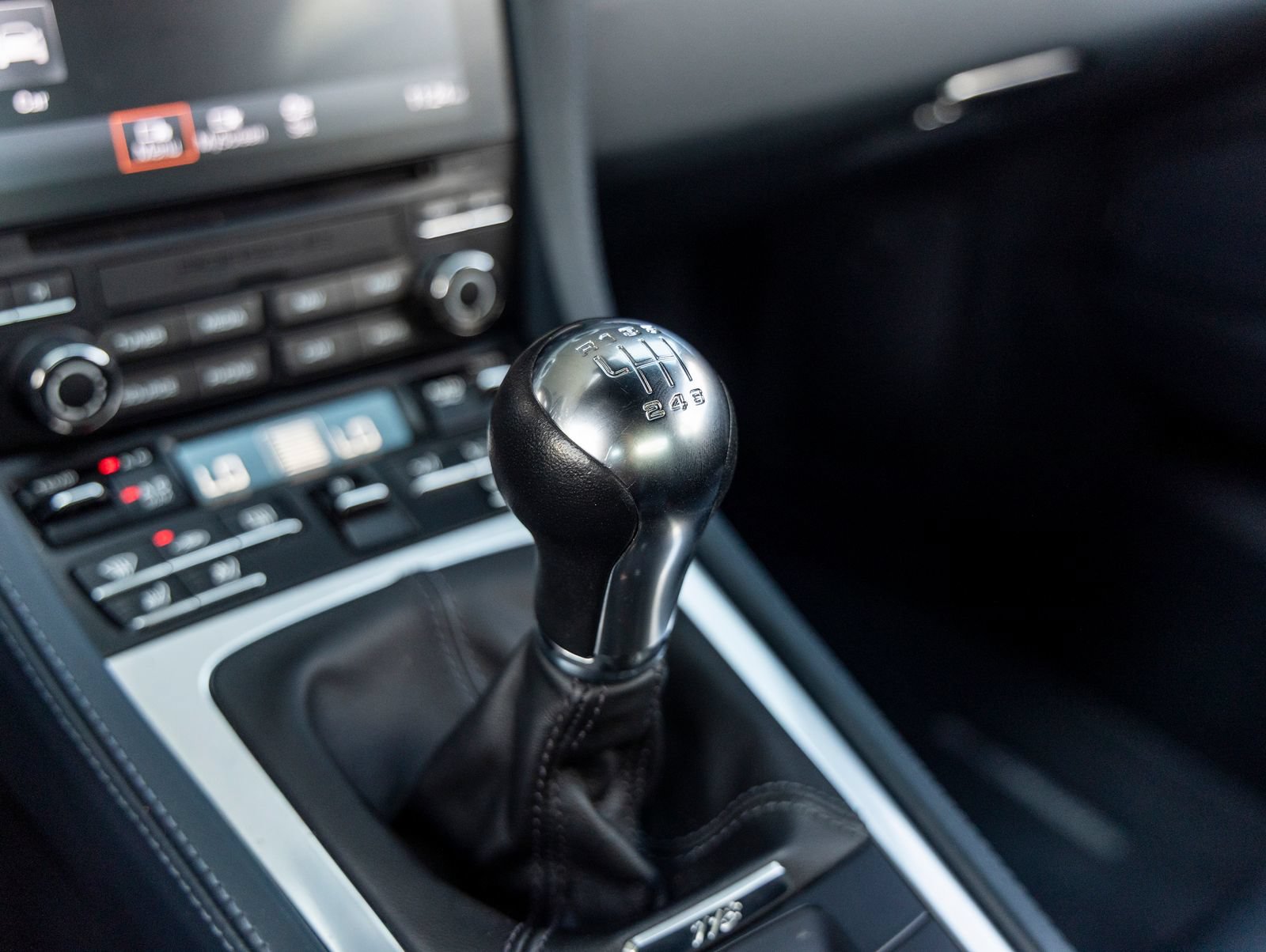 Certified 2024 Porsche 718 Cayman RWD image 32