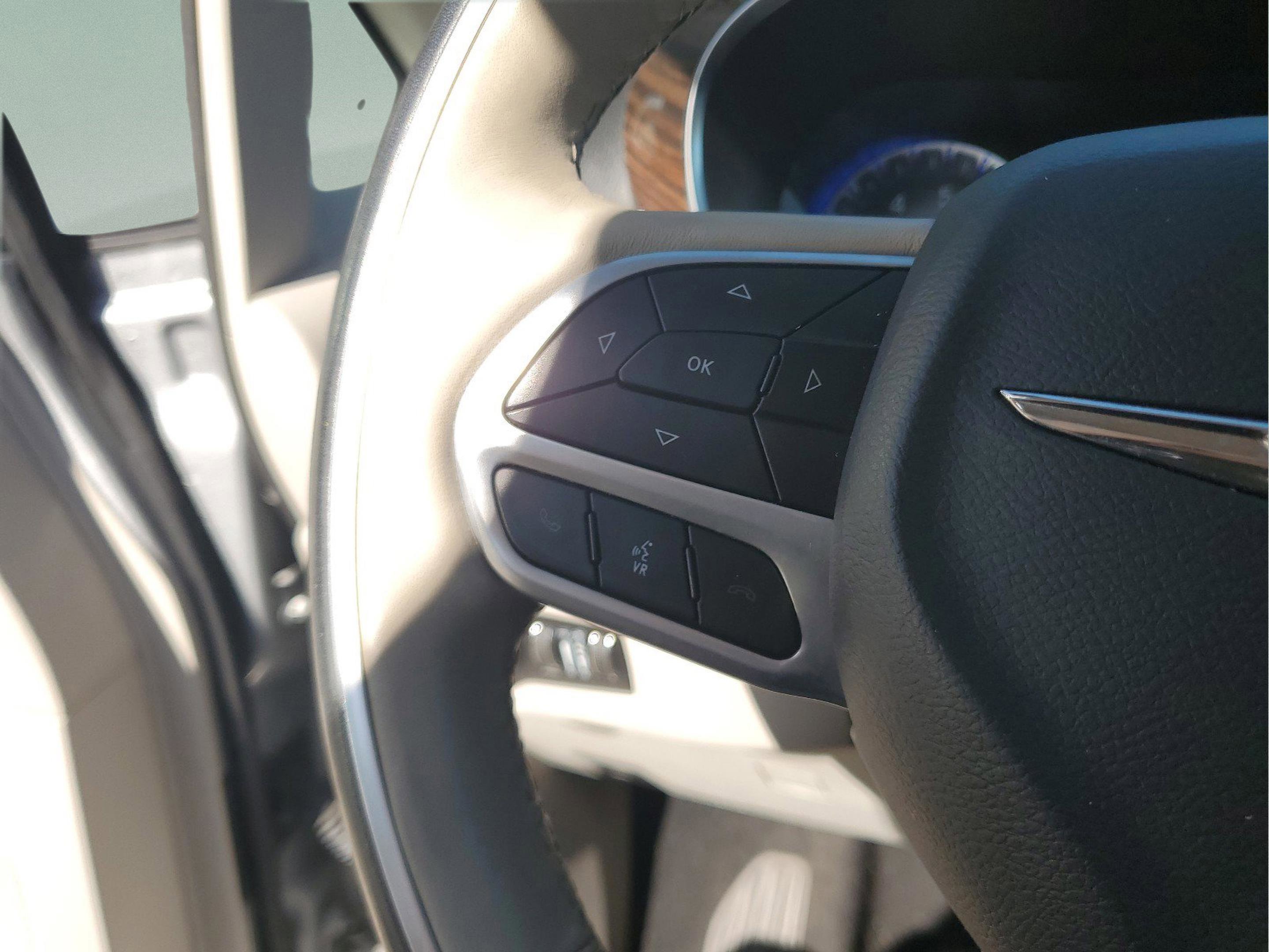 Used 2021 Chrysler Pacifica Limited AWD/4WD image 23