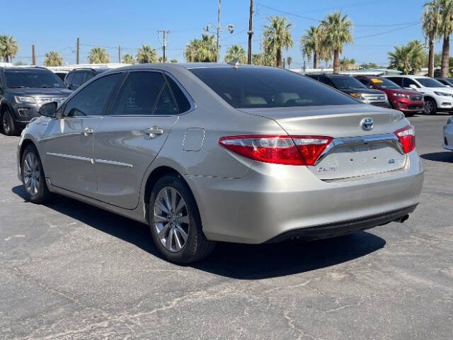 Used 2017 Toyota Camry XLE w/ Moonroof Package FWD image 5
