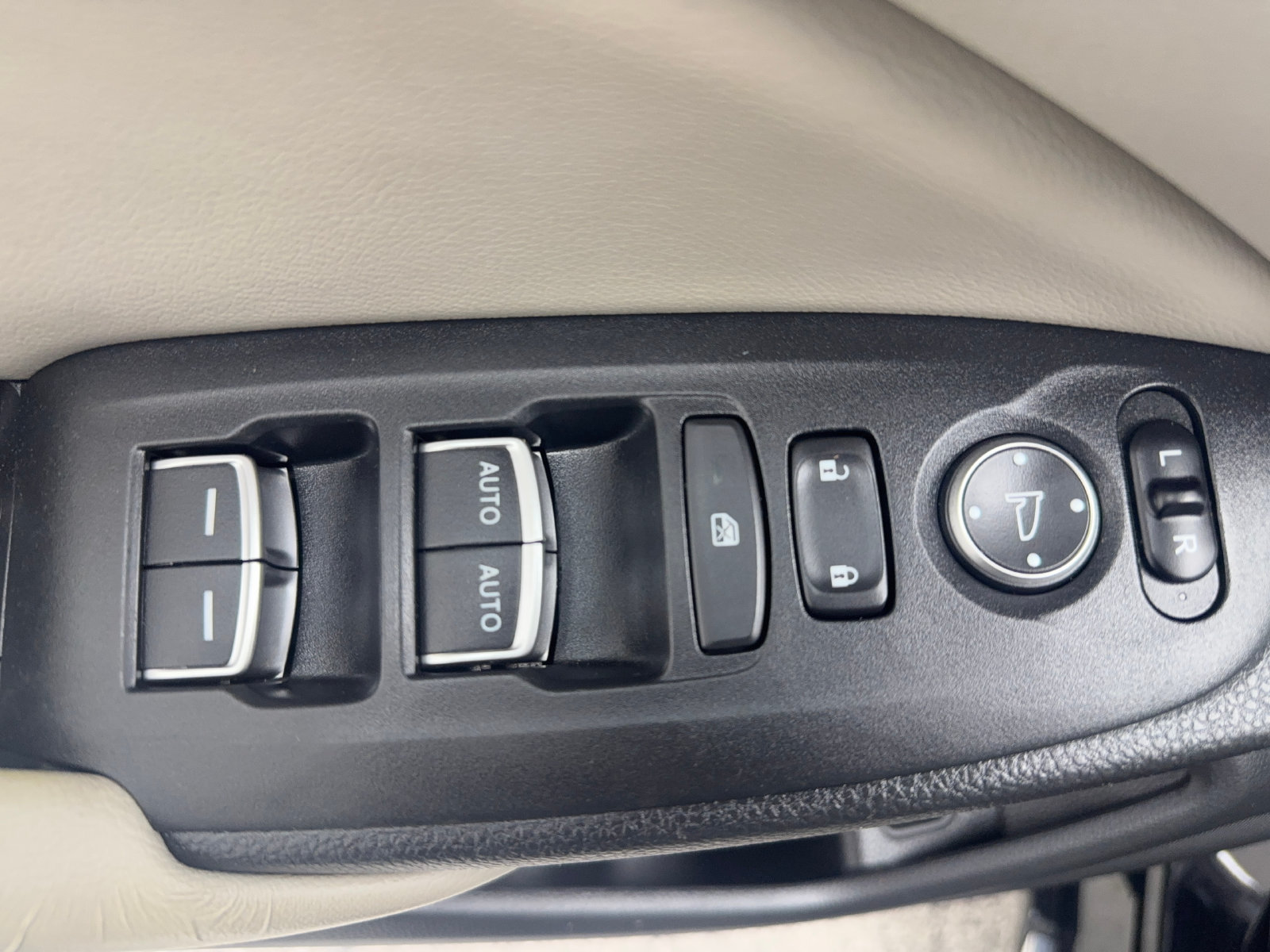 Used 2018 Honda Accord Touring image 25