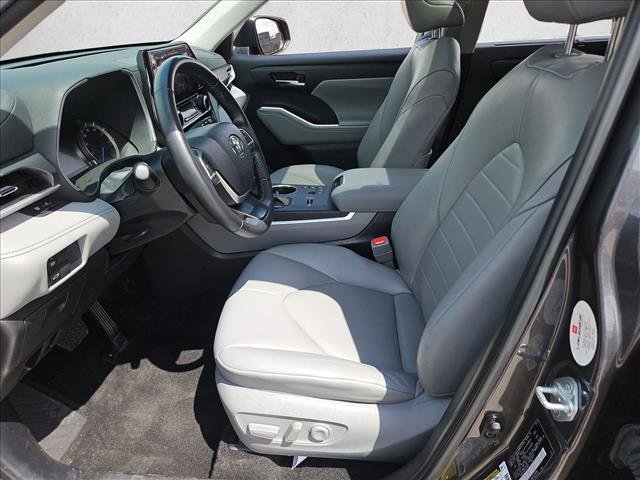 Used 2024 Toyota Highlander XLE AWD/4WD image 15