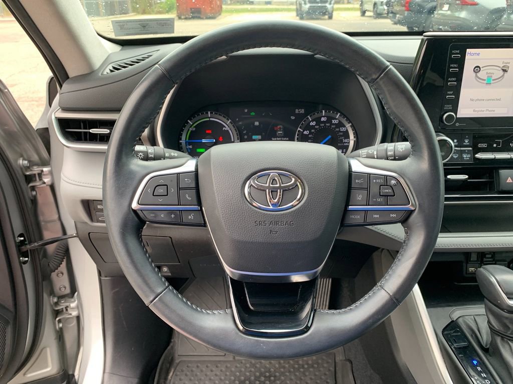 Used 2021 Toyota Highlander XLE AWD/4WD image 30