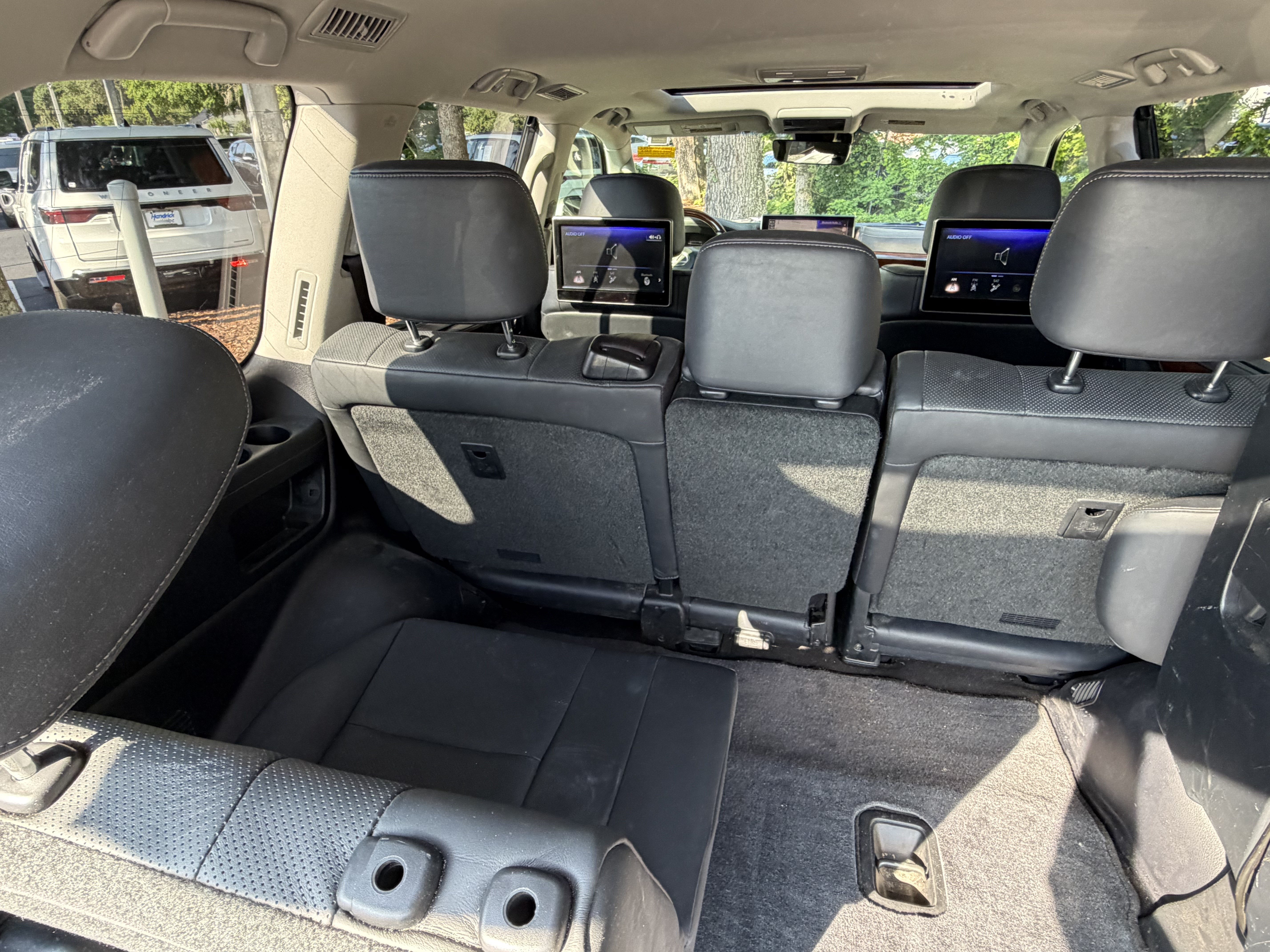 Used 2020 Lexus LX 570 4WD w/ Luxury Package image 51