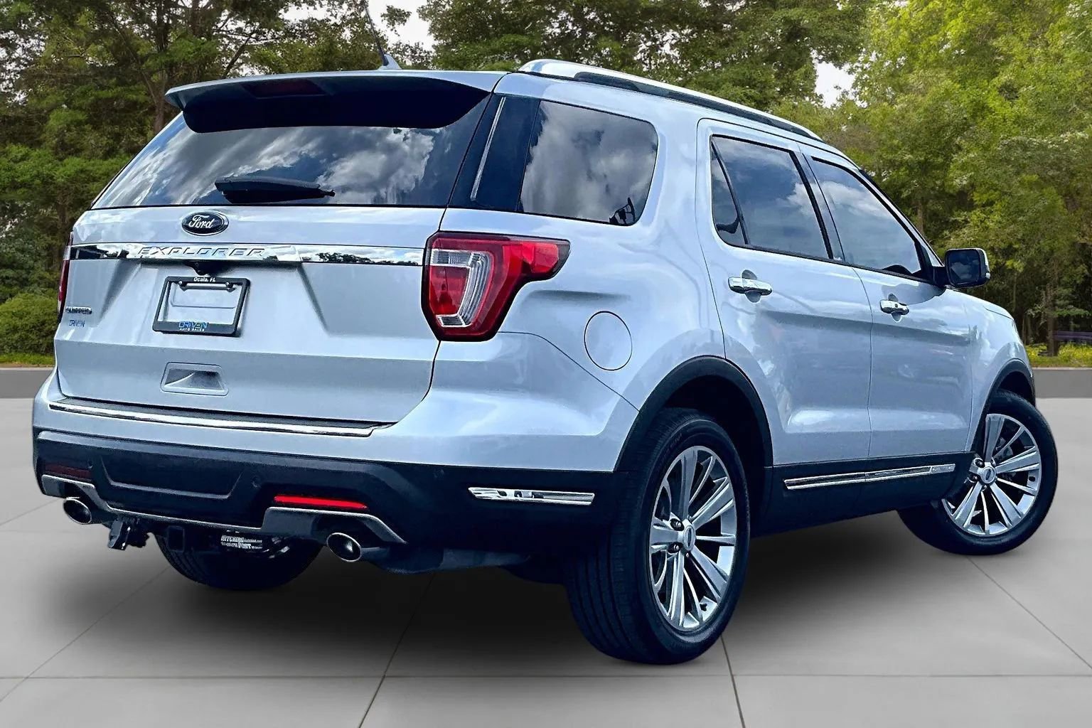 Used 2018 Ford Explorer Limited FWD image 2