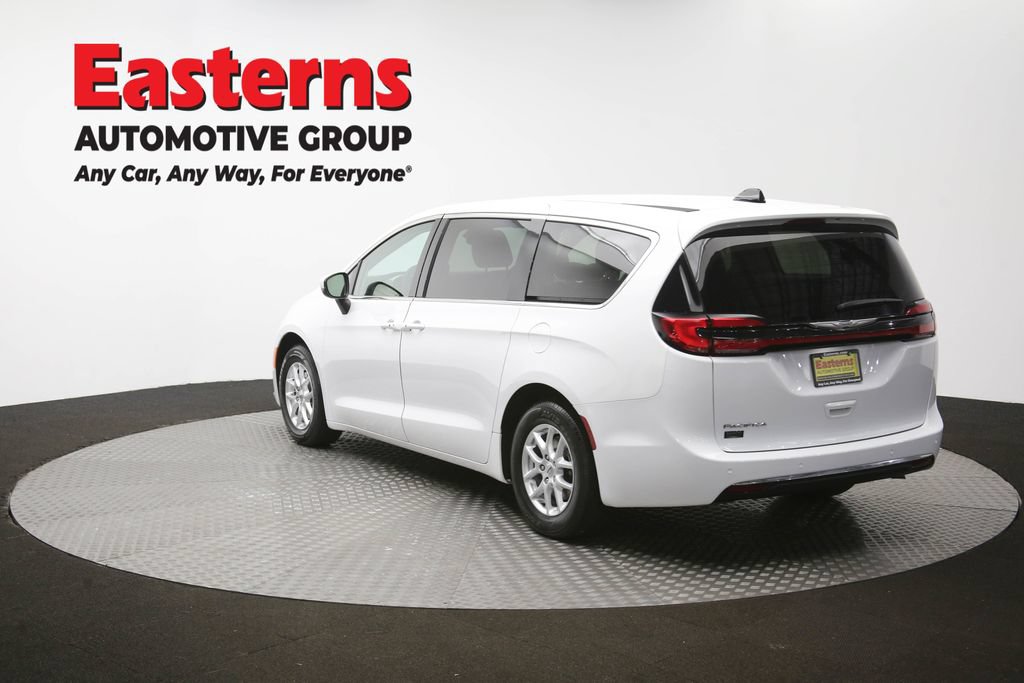 Used 2023 Chrysler Pacifica Touring-L FWD image 66
