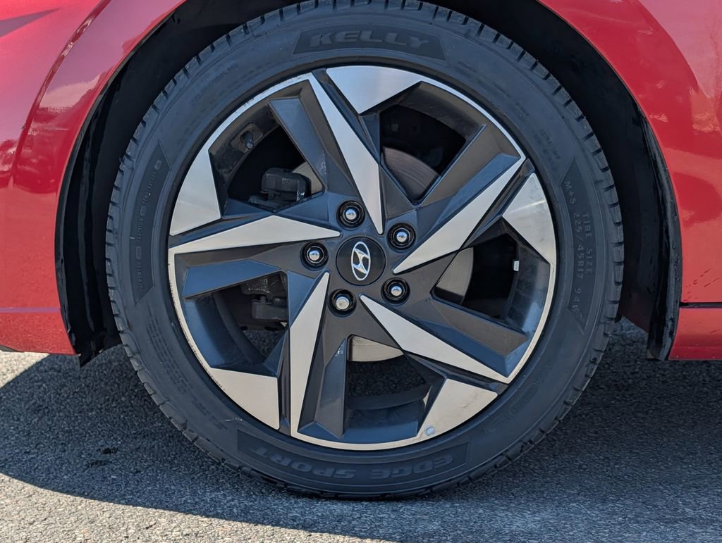 Used 2022 Hyundai Elantra Limited image 15