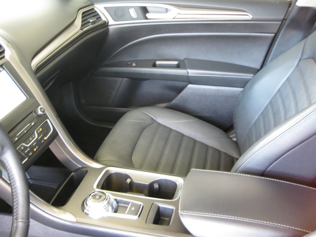 Used 2018 Ford Fusion SE w/ Fusion SE Technology Package FWD image 24