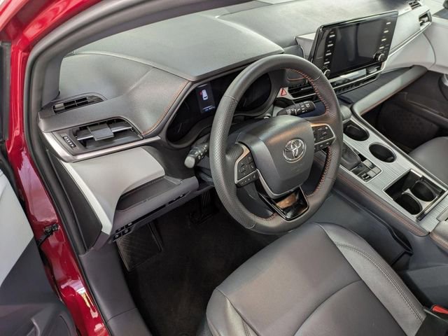 Used 2023 Toyota Sienna XSE FWD image 11