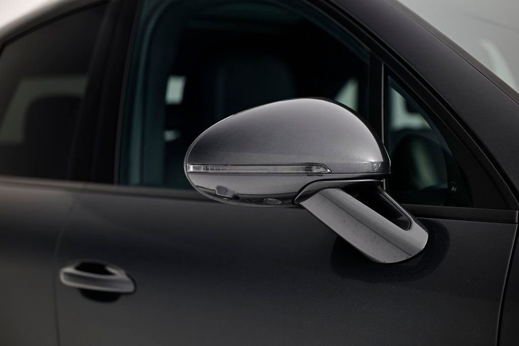 Certified 2025 Porsche Macan image 16