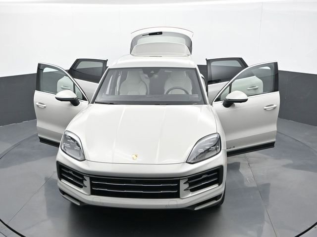 Certified 2025 Porsche Cayenne S AWD/4WD image 32