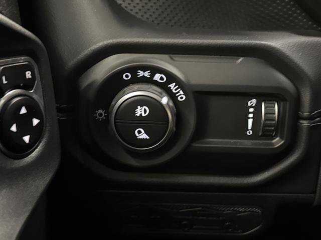 Used 2024 Jeep Gladiator Rubicon w/ Technology Group image 25