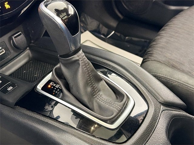 Used 2020 Nissan Rogue SV image 16