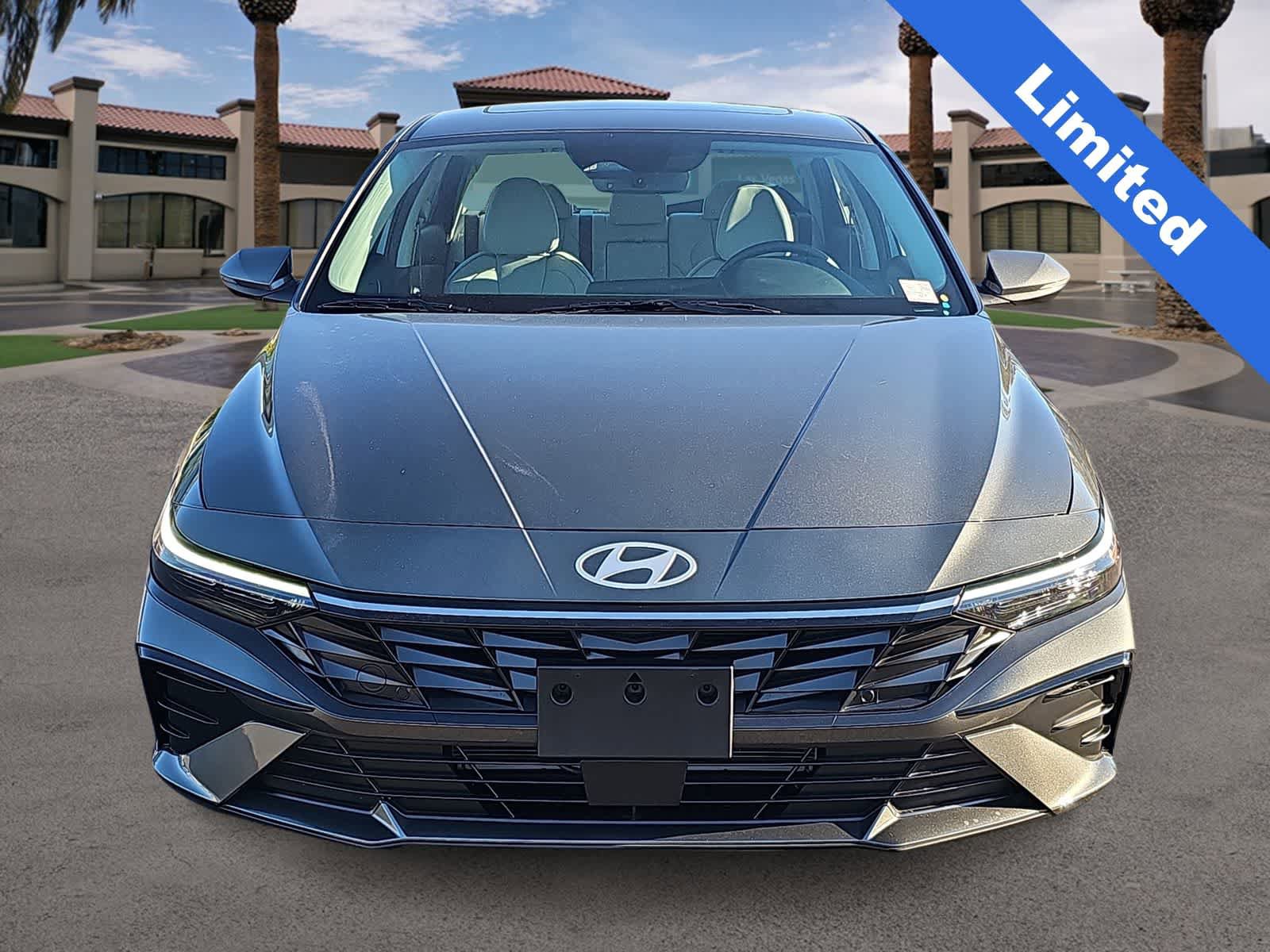 Used 2025 Hyundai Elantra Limited FWD image 3