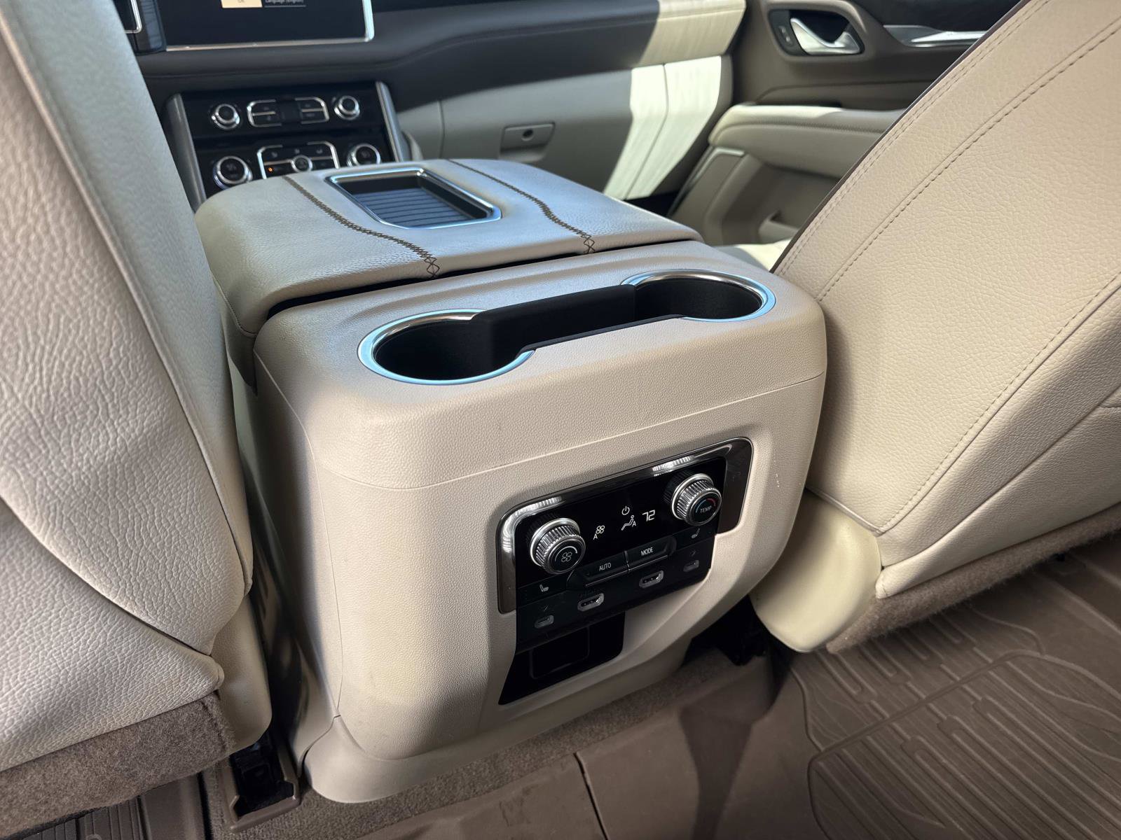 Used 2022 GMC Yukon XL Denali w/ Denali Premium Package image 18