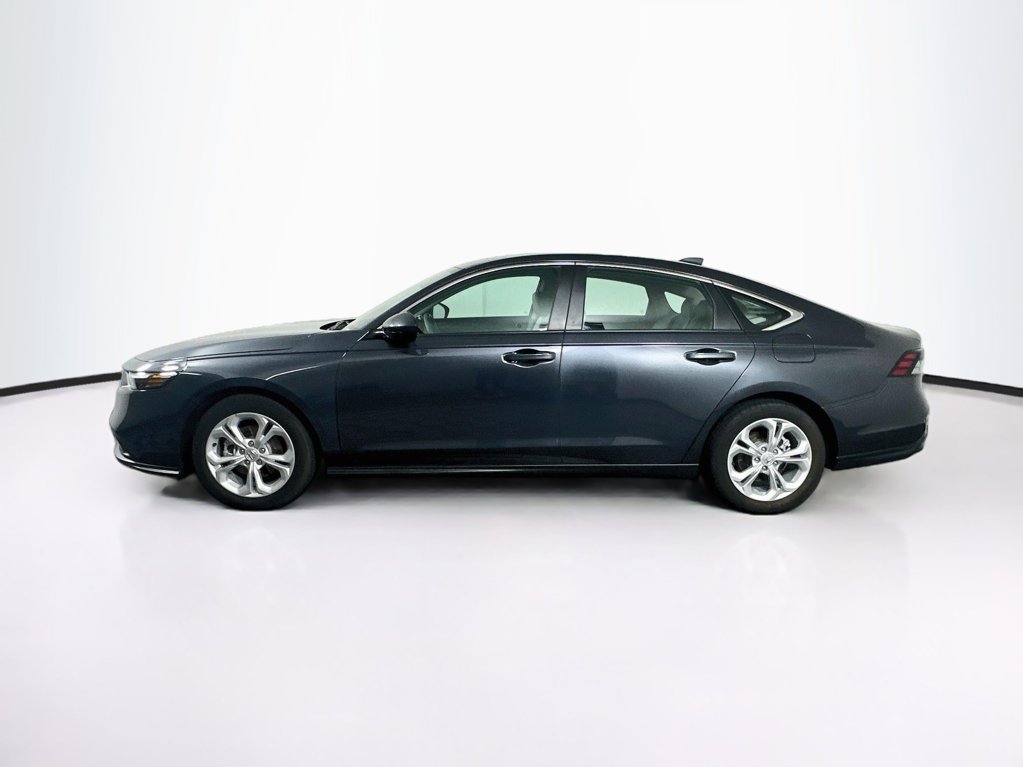 Used 2025 Honda Accord LX image 4