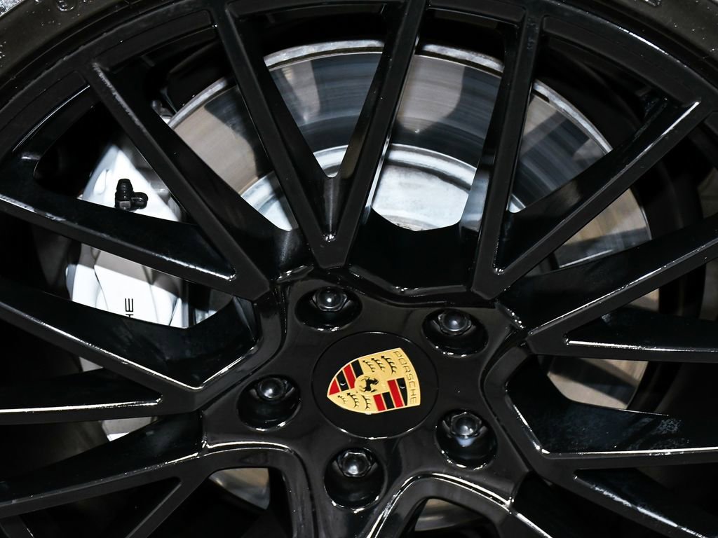 Used 2021 Porsche Cayenne GTS w/ Premium Package Plus image 90