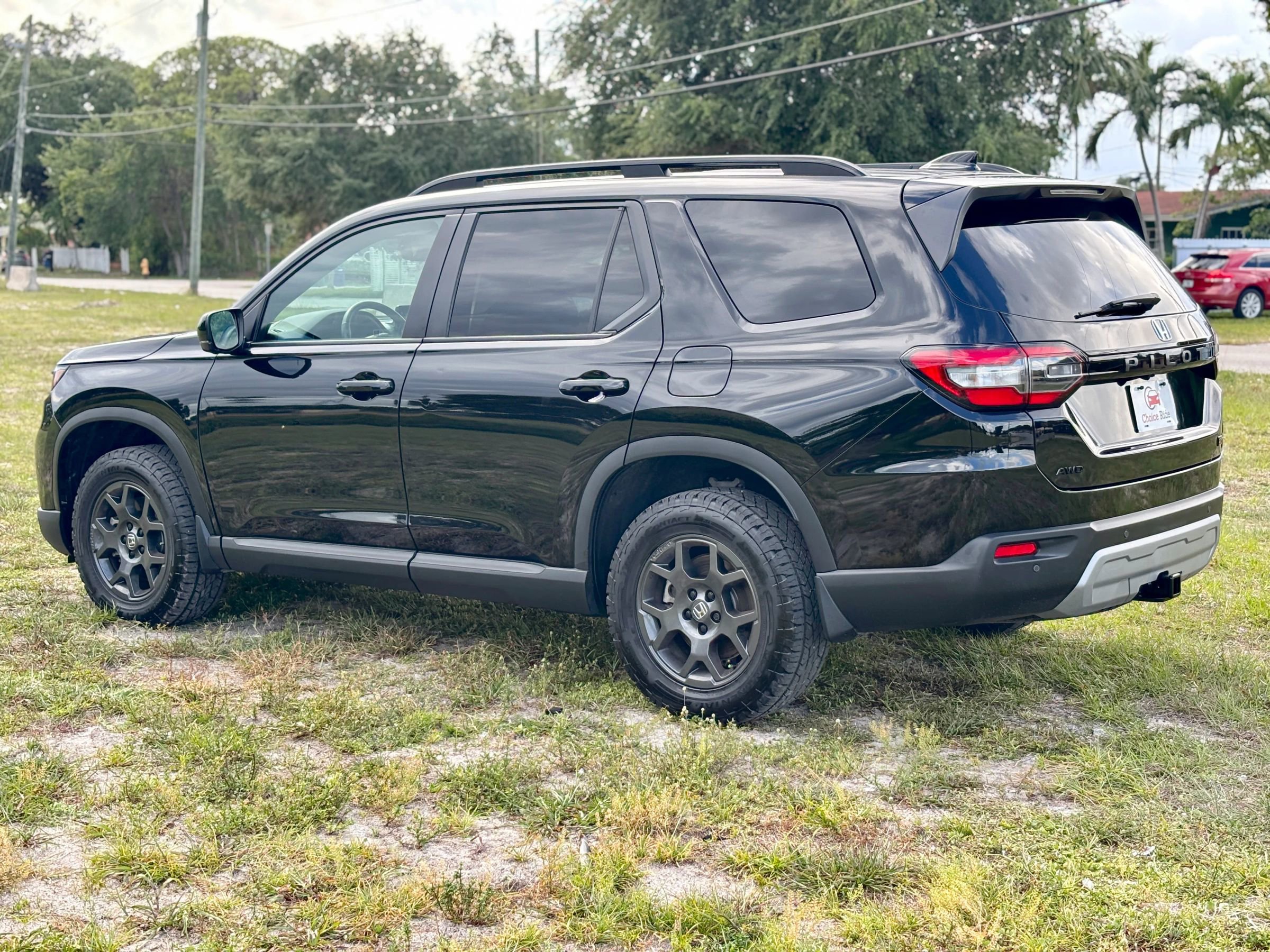 Used 2025 Honda Pilot TrailSport image 6