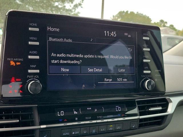 Used 2022 Toyota Sienna XLE FWD image 24