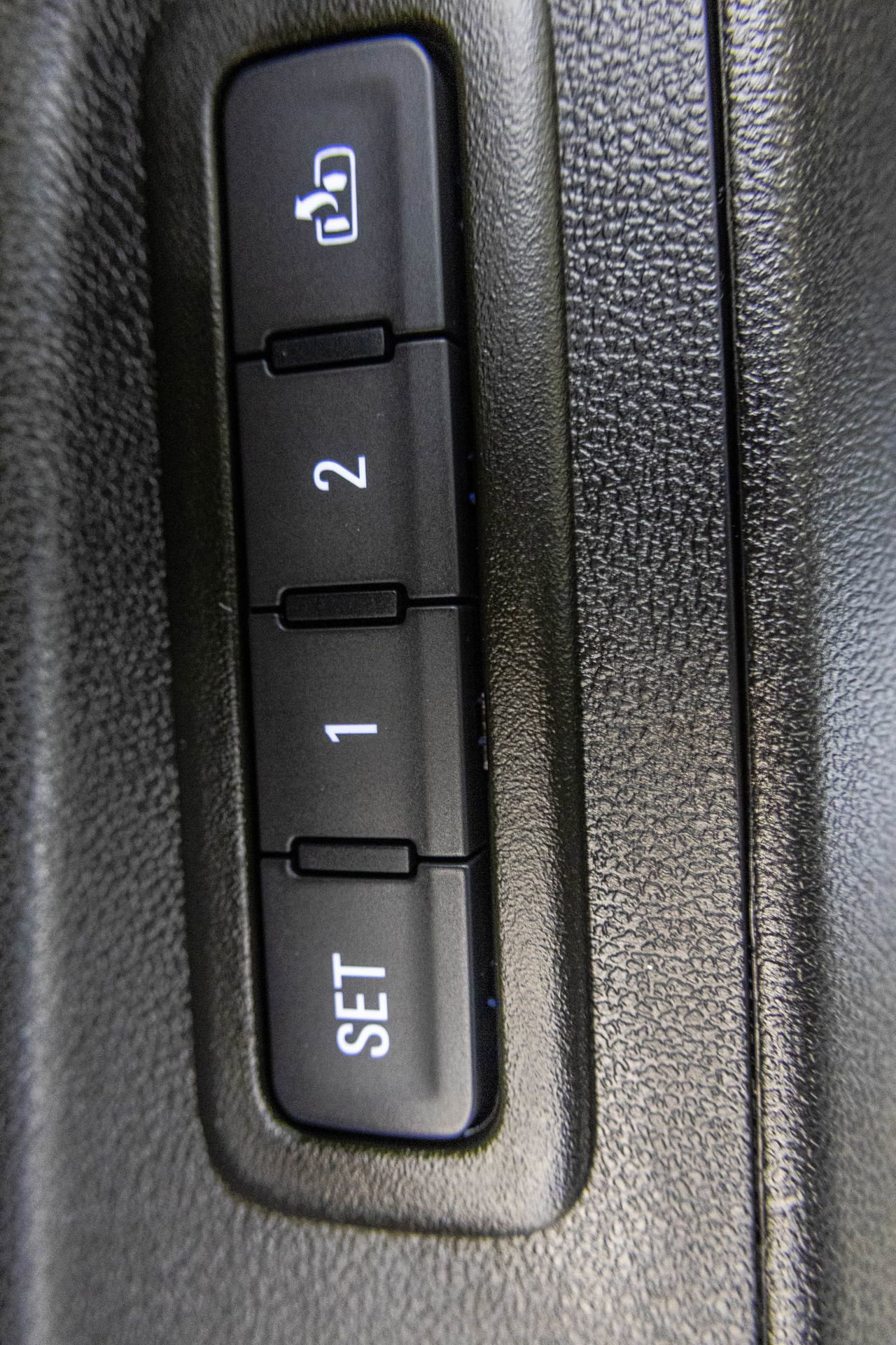 Used 2024 Chevrolet Equinox Premier image 41