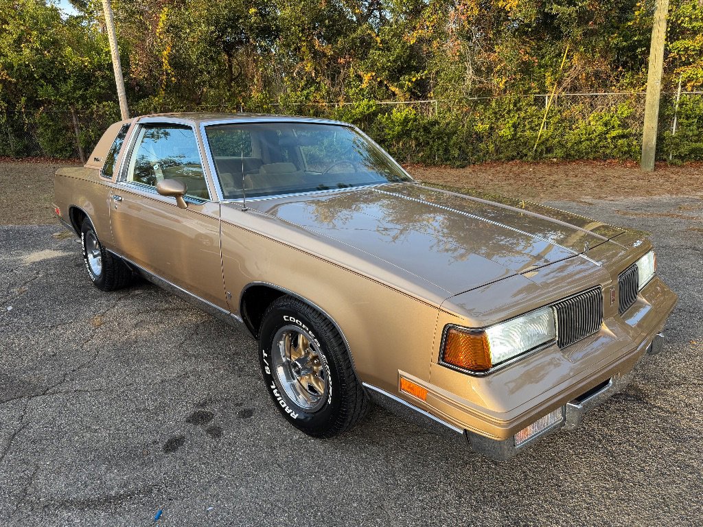 Used 1987 Oldsmobile Cutlass Supreme Brougham image 2