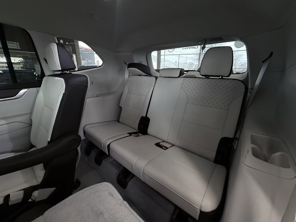 Used 2024 GMC Acadia Denali FWD image 28