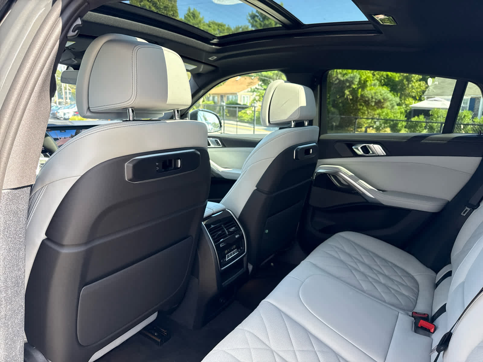 New 2026 BMW X6 xDrive40i w/ Climate Comfort Package image 16