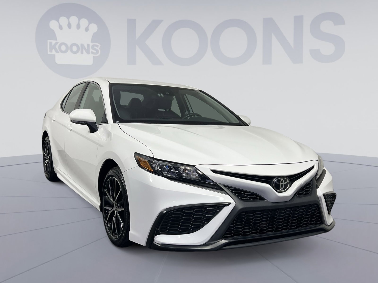 Used 2024 Toyota Camry SE image 10