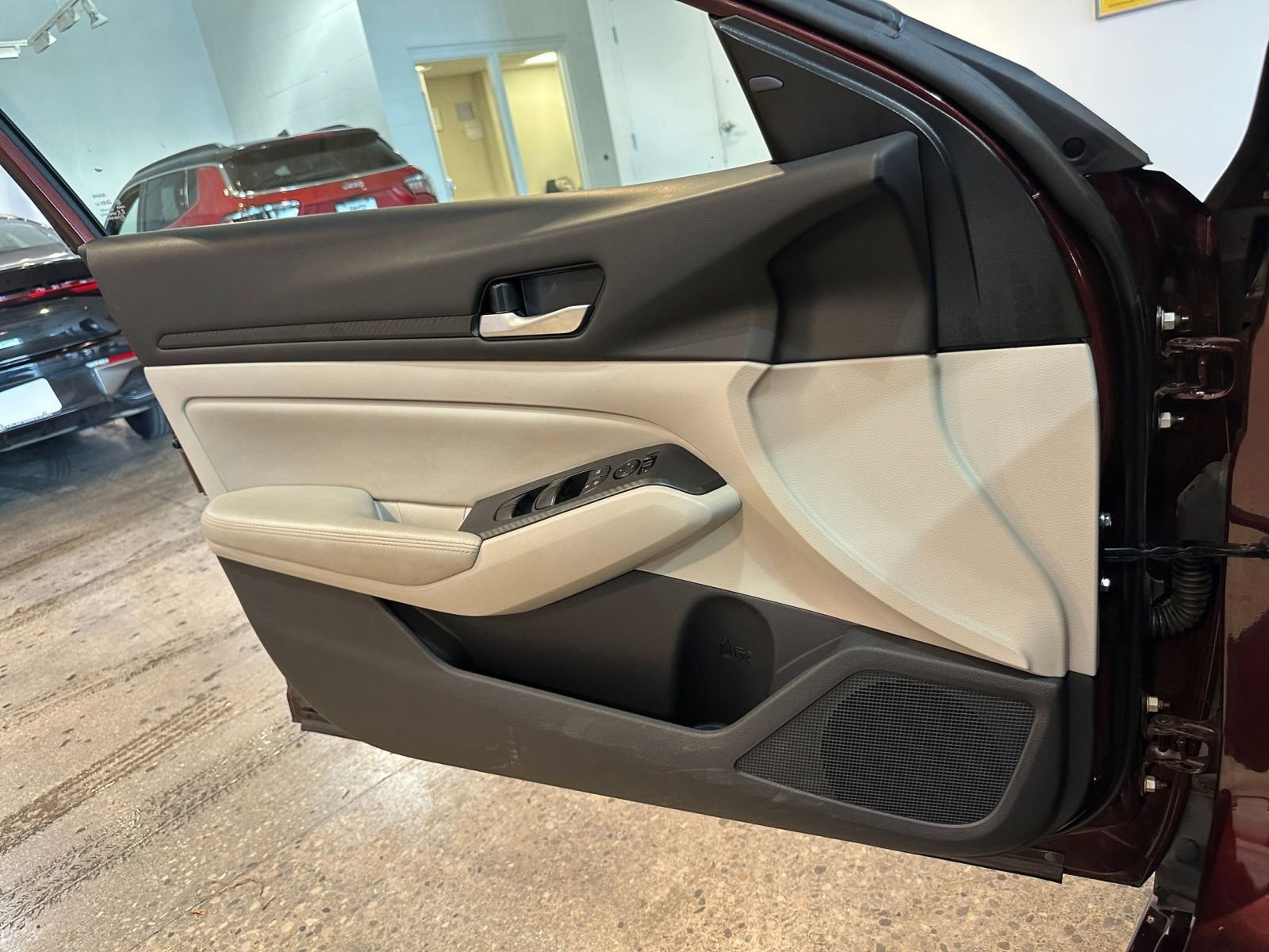 Used 2025 Nissan Altima 2.5 SV image 18