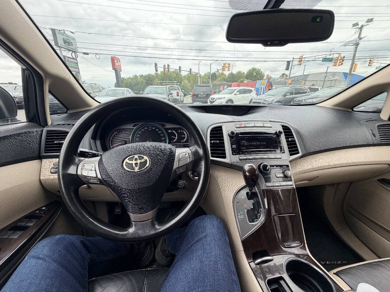 Used 2010 Toyota Venza AWD w/ Convenience Pkg image 3