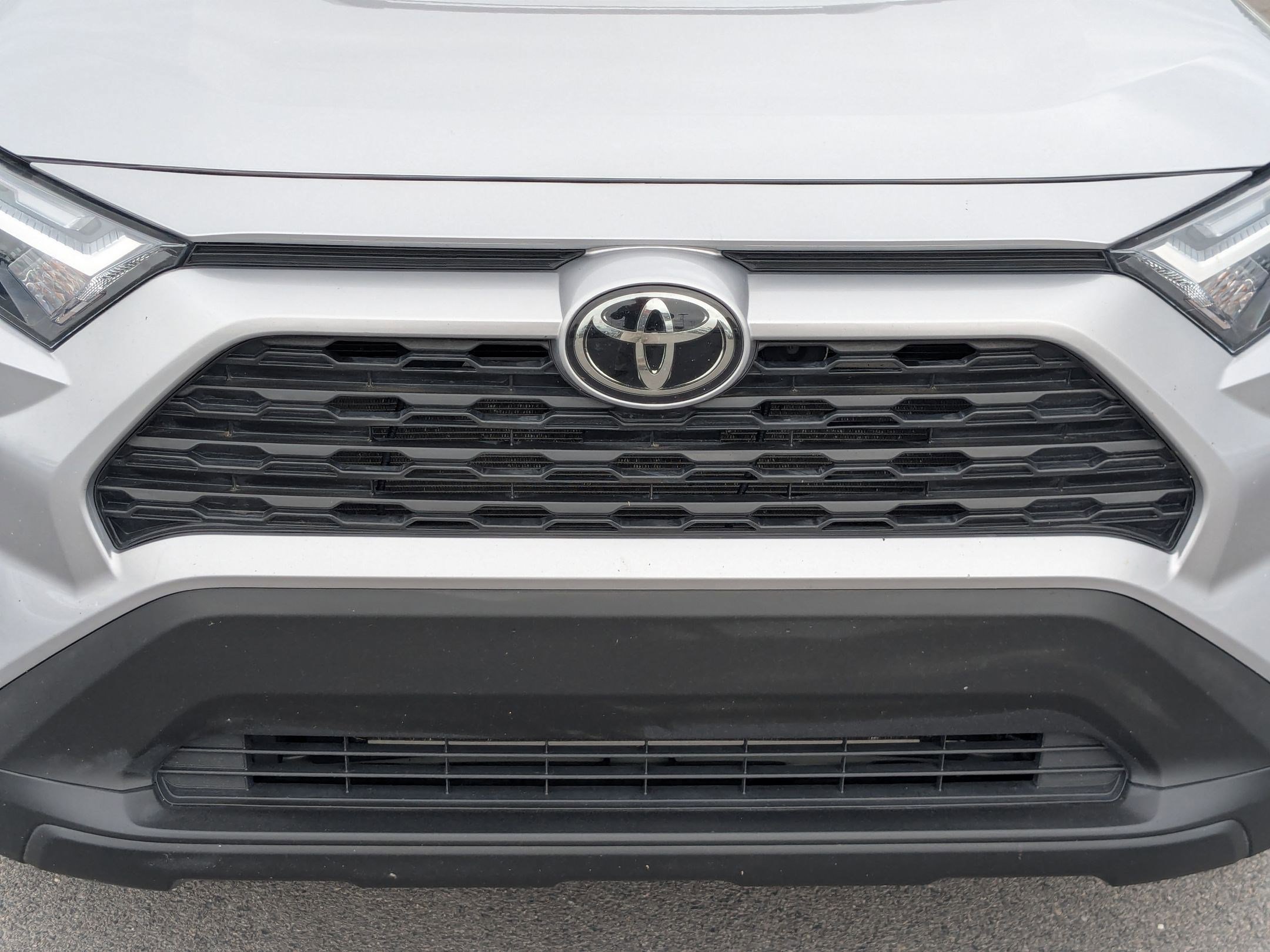 Used 2023 Toyota RAV4 XLE Premium image 9