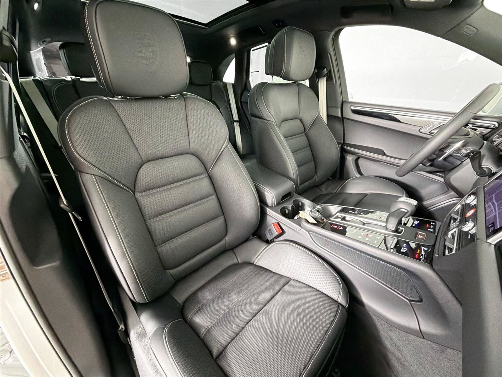 Certified 2025 Porsche Macan S AWD/4WD image 28